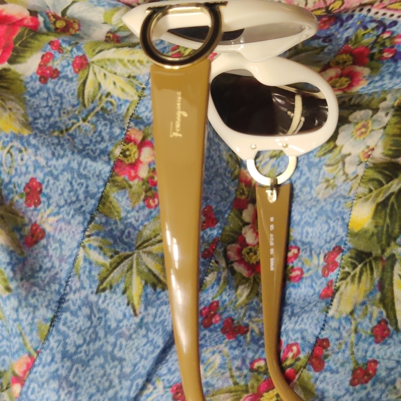 Salvatore Ferragamo 🤎 Ivory & Tan round sunglasses 100% Authentic - Picture 5 of 7